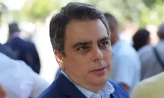 Асен Василев и кандидати за депутати от ПП се разходиха
