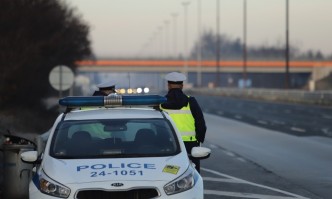 Пътна полиция с проверки за поставени колани на задните седалки
