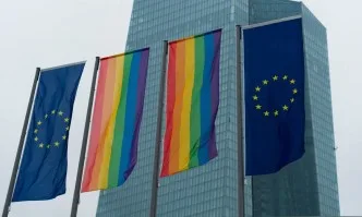 Толерантност: Служителите на Европейската централна банка излизат на гей прайдa във Франкфурт