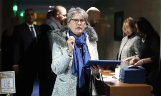 В последния си ден на поста министър на регионалното развитие