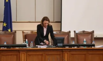 В последните часове на 45-ия парламент: Депутатите си губиха времето да се карат за нови комисии