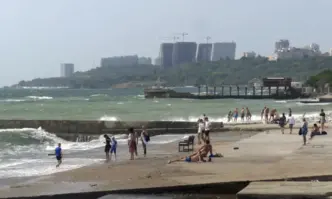 Няколко плажа в украинския черноморски град Одеса бяха официално отворени
