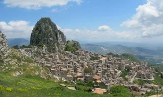 Още едно село в Италия продава къщи по 1 евро
