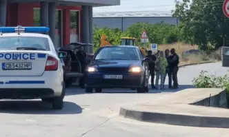 Въоръжен мъж се барикадира в Стара Загора