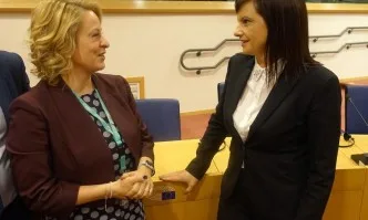Дариткова се срещна със зам.-председателя на Групата на ЕНП в ЕП Естер де Ланге