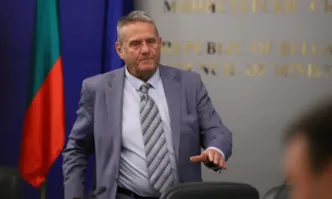 Един плочкаджия взима повече от министър председател Защо не искат да