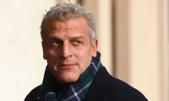 От Фейсбук профила на Петър Москов ПЕСЪКА Е УХО Това е надпис