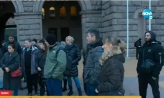 Жители на софийското село Пролеша излязоха на протест пред сградата