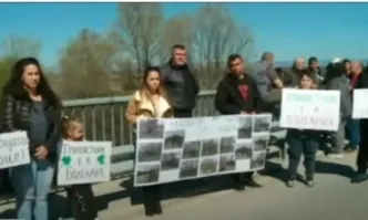 Жители на пловдивското село Трилистник затвориха за половин час по