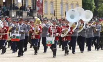В последния работен ден преди изборите парламентът гласува окончателно увеличение