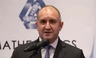 Според президента някой хлъзга Денков да използва чужди медии за