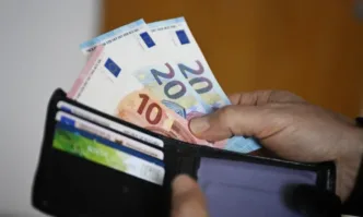 От 1 февруари 2026 г еврото остава единствената официална валута