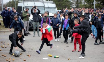 Шест футболни школи от София протестират срещу вандалщината пред БФС