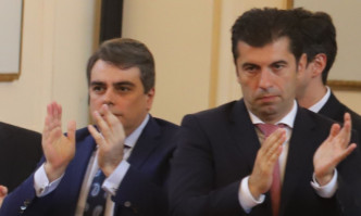 Трифонов: Василев и Петков звънят на всички депутати от ИТН, пожелавам им да се задавят с власт