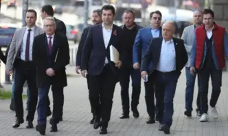 Делегациите преговарящи от страна на ПП ДБ и ГЕРБ СДС влязоха на