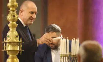 Светлината неизбежно побеждава мрака стига да има хора с доблест