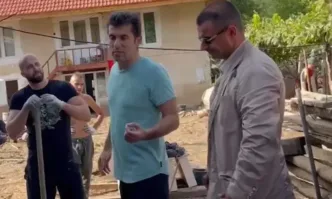 Кирил Петков реши да посети наводнените райони в Карловско седмица