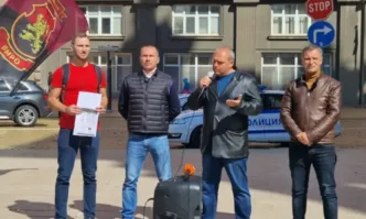 С възгласи Оставка започна протестът на ВМРО пред Централната избирателна