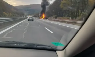 Образувало се е километрично задръстване Камионът е напуснал пътното платно Няма