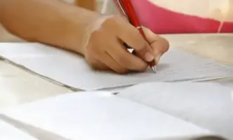 Десетокласниците писаха по откъс от Изворът на Белоногата на националното