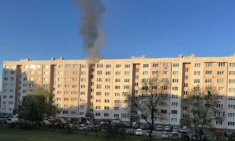 Пожар пламна в блок в Перник