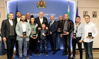 Министър Кралев награди медалистите от Световното първенство по кикбокс