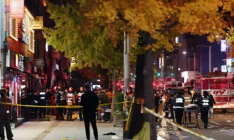 Десетки хора са премазани от тълпата и със сърдечен арест