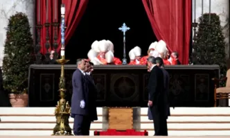 На Светла събота светът изпраща папа Франциск - (СНИМКИ/ВИДЕО)