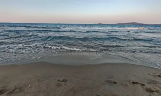 Яхта се обърна в морето край Бургас, капитанът е спасен