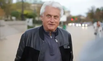 Като председател на Комисията към НС за контрол над службите