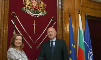Среща на Посланичката на Италия Дзара с министъра на отбраната Тагарев
