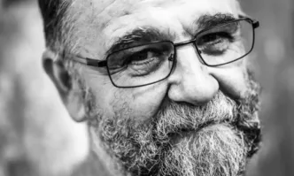 От Фейсбук профила на писателя Христо СтояновЗАЩО ТРЯБВА ДА СЕ