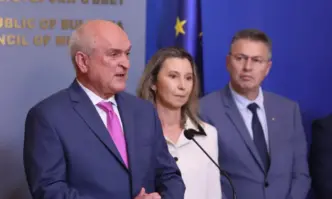 Ще се увеличат и заплатите на неакадемичния състав Решихме още един