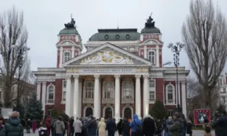 От профила във Фейсбук на Мартин ТабаковВ Народния театър хъшовете