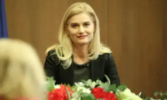 Министърът на туризма в оставка Зарица Динкова е похарчила над