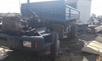 Спипаха автоджамбази, докато разглобяват камион