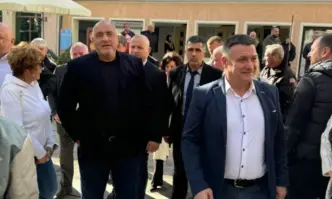 При посещението на Бойко Борисов кметът на Велинград Костадин Коев