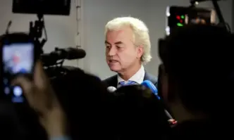 Негов съюзник се оттегли заради обвинения в измамаПреговорите за формиране