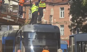 Една жена е пострадала при катастрофата съобщи БНТ Екип на