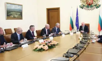 Премиерът Димитър Главчев проведе среща със службите за изборите