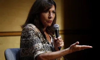 Кметът на Париж Ан Идалго влиза в президентската надпревара във Франция