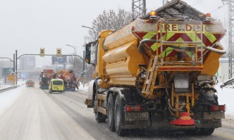 Към момента се извършват обработки със смеси срещу заледяване във