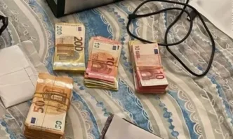 Задържани са 5 лица иззети са десетки компютърни конфигурации мобилни