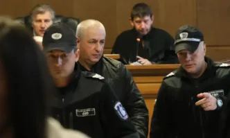 Оставиха в ареста служителите на ИААА, поискали подкуп от шофьорите на Роби Уилямс