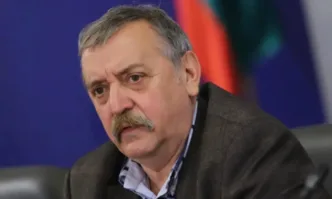 Според него случаите на коронавирус ще намалеят много рязко следващия