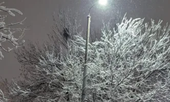 Снегът продължава и тази нощ, но утре ще бъде предимно слънчево