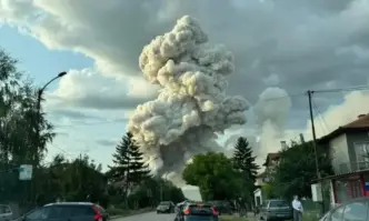 Започна обливането с хеликоптери в района на складовата база край