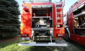 Пожар възникнал в сухи треви и храсти в района на