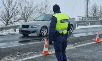 И пътуването до областния град не е безпроблемно заради снежната