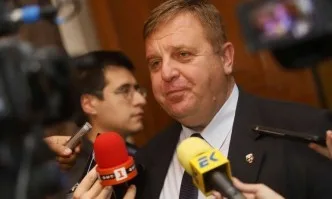 Каракачанов: Военните проекти са гласувани от НС, кабинетът не може да ги замрази